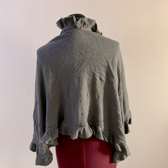 Gray sweater shawl - Picture 3 of 4